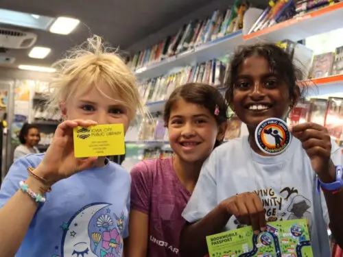Iowa kids in library